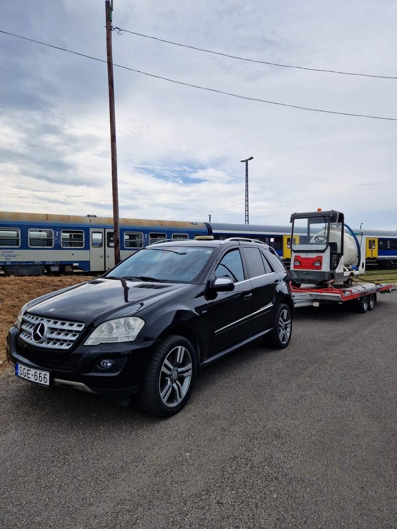 Mercedes ML 300 CDI és Z-Trailer billenőplatós autószállító trailer munkagéppel